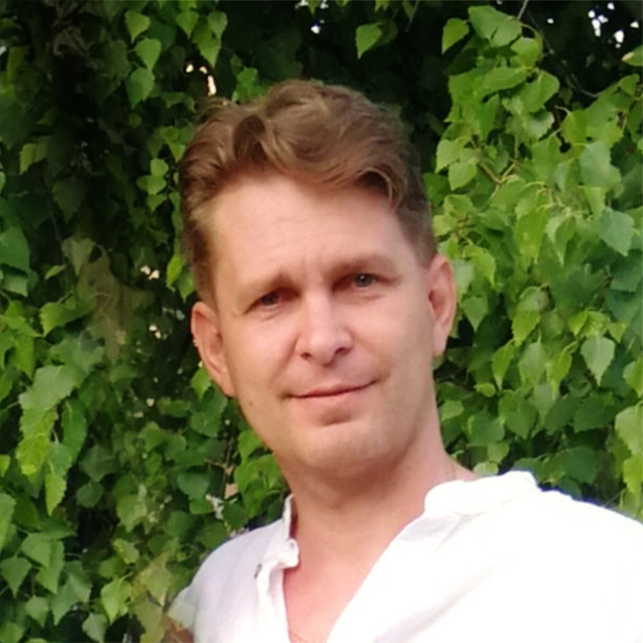Sárvári Tamás